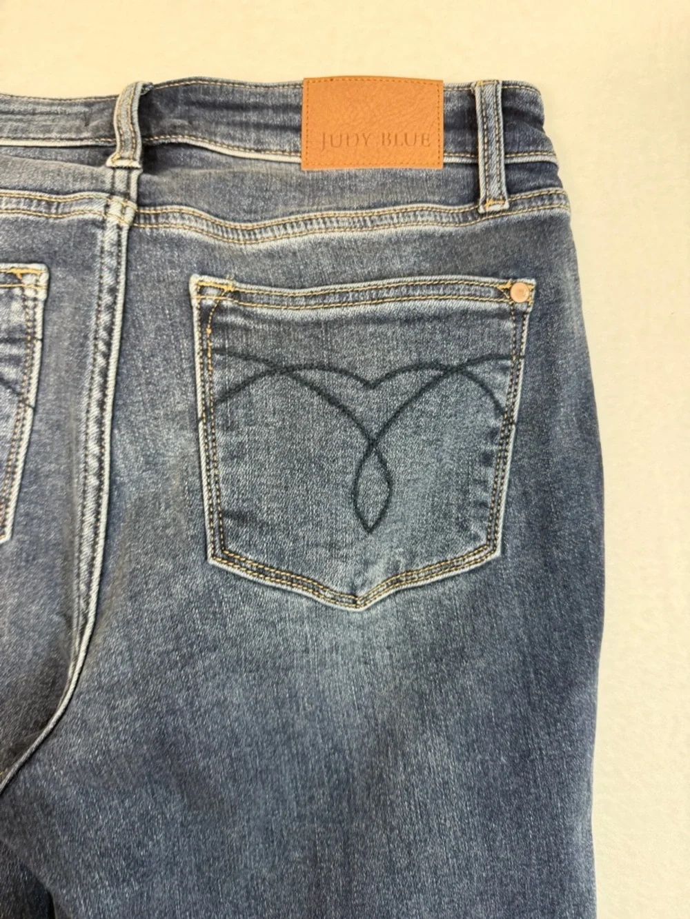 Judy Blue Full‎ Size Mid-Rise Waist Skinny Jeans with Pockets New without Tags
